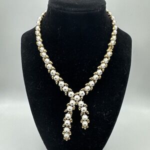 Vintage White Trifari 70/80's Enamel Flower Necklace - Missing 1 Bud